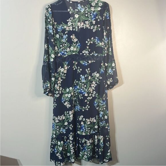 NEW! Floral flowy dress with lace accents - Picture 6 of 6